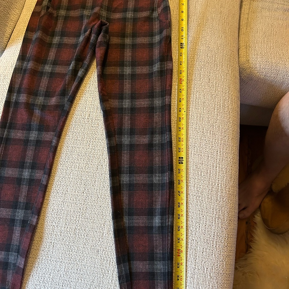 HUE Plaid Leggings - Red and Black